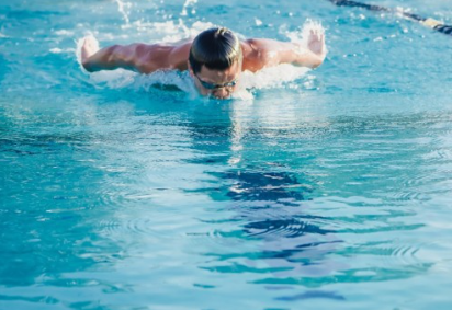 물 속의 자유, 건강과 기쁨을 안겨주는 수영의 매력